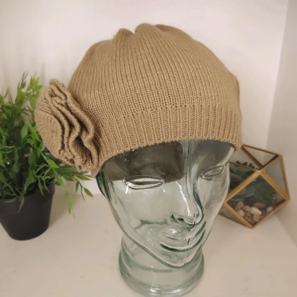Hat Knit Rosette Tan